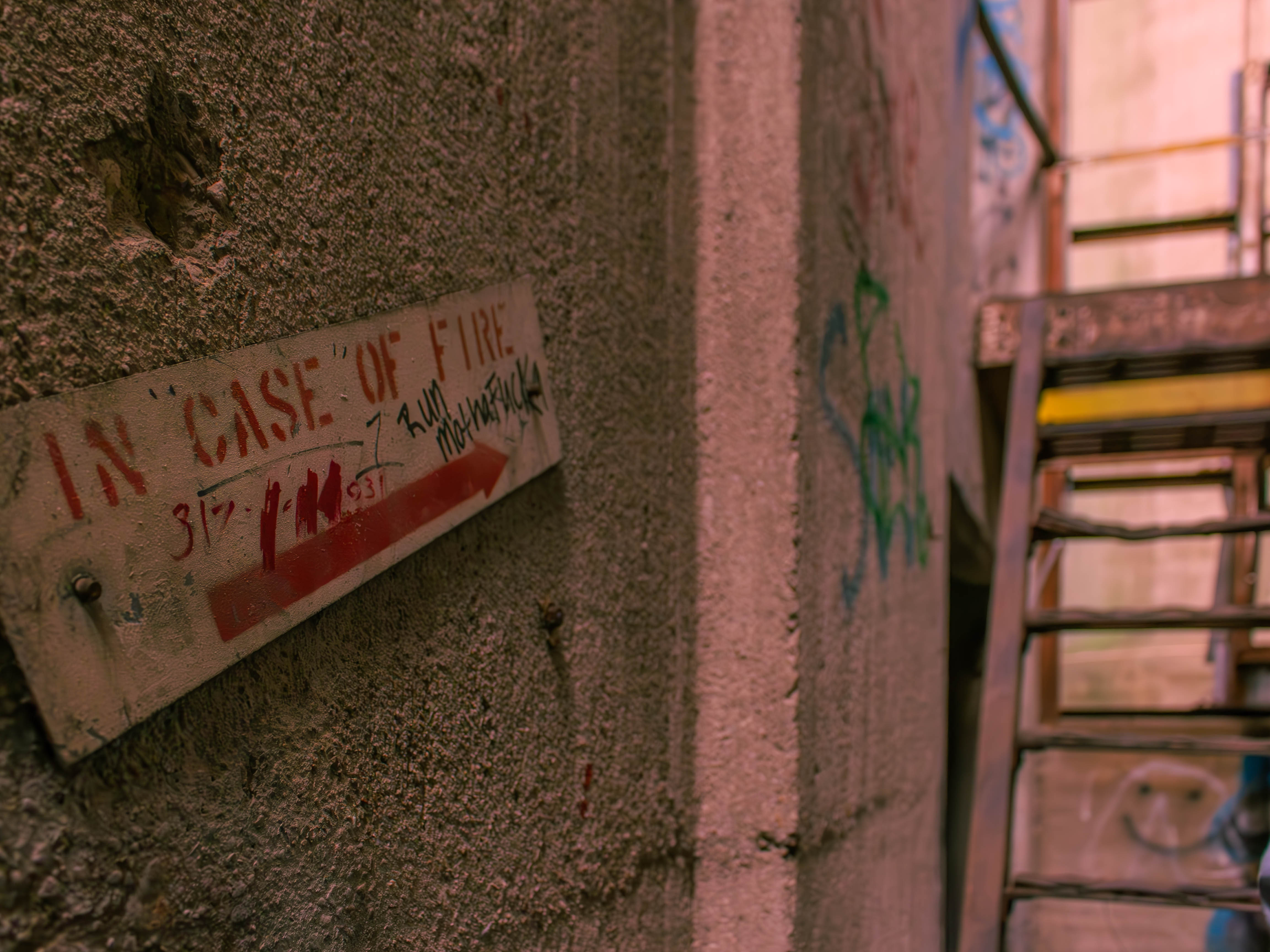 A picture of an abandoned building